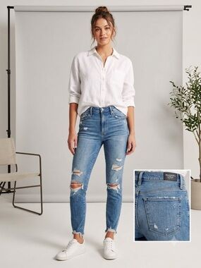 2358 - Abercrombie & Fitch "Simone" High Rise Ankle Distressed Jeans